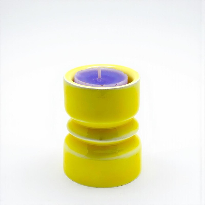 Kerzenhalter Turned yellow