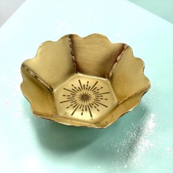 Mini brass trinket Scallop