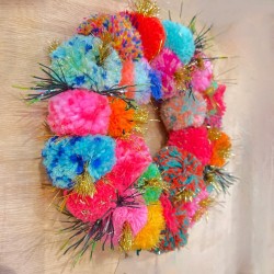 Pompom wreath multi