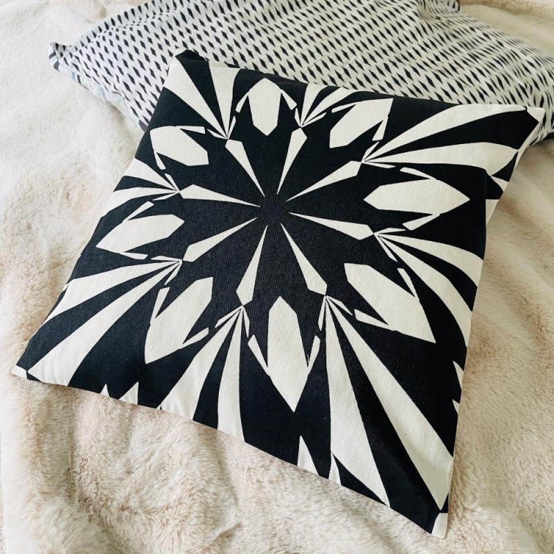 Cushion Cover Star B/W 4040