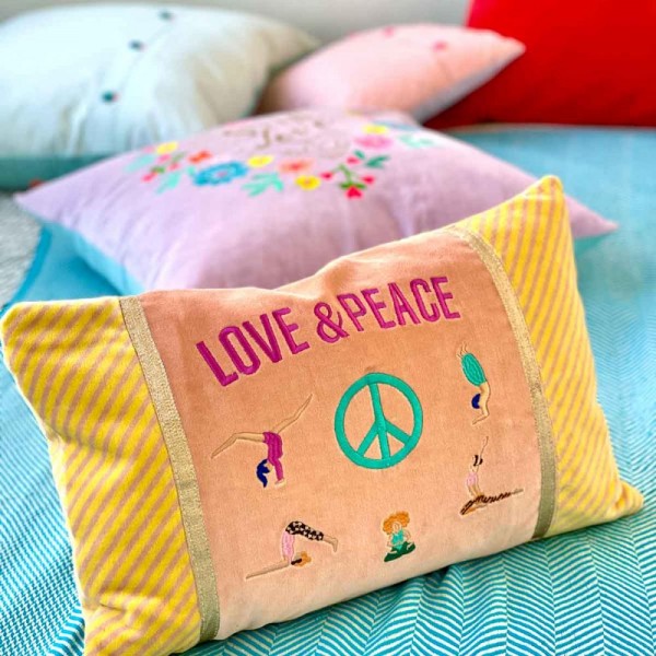 Kissenhülle Love Peace Yoga 3050